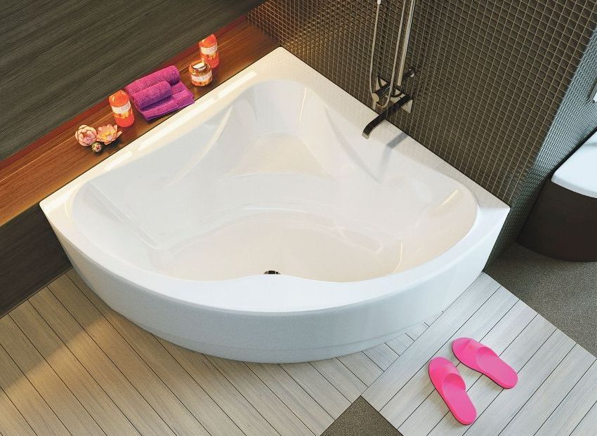 Завдяки плавним лініям і незвичайним переходах такі ванни легко вписуються в класичний і сучасний дизайн інтер'єру