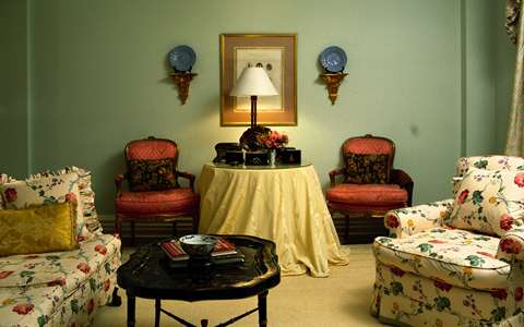 Наприклад, старовинний рояль або люстра тих років уже перетворять Вашу кімнату
