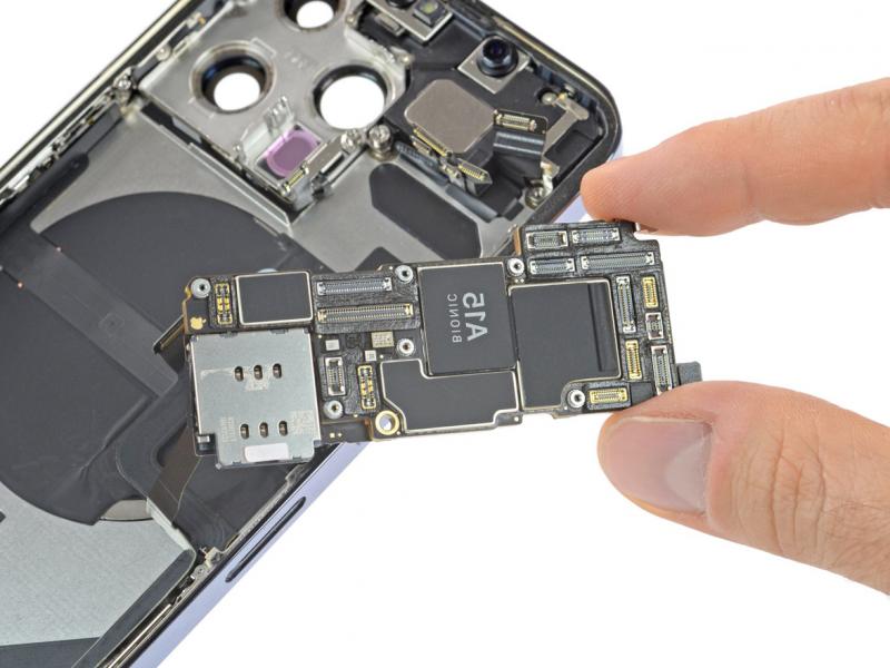 Профессиональный подход к ремонту iPhone 13 