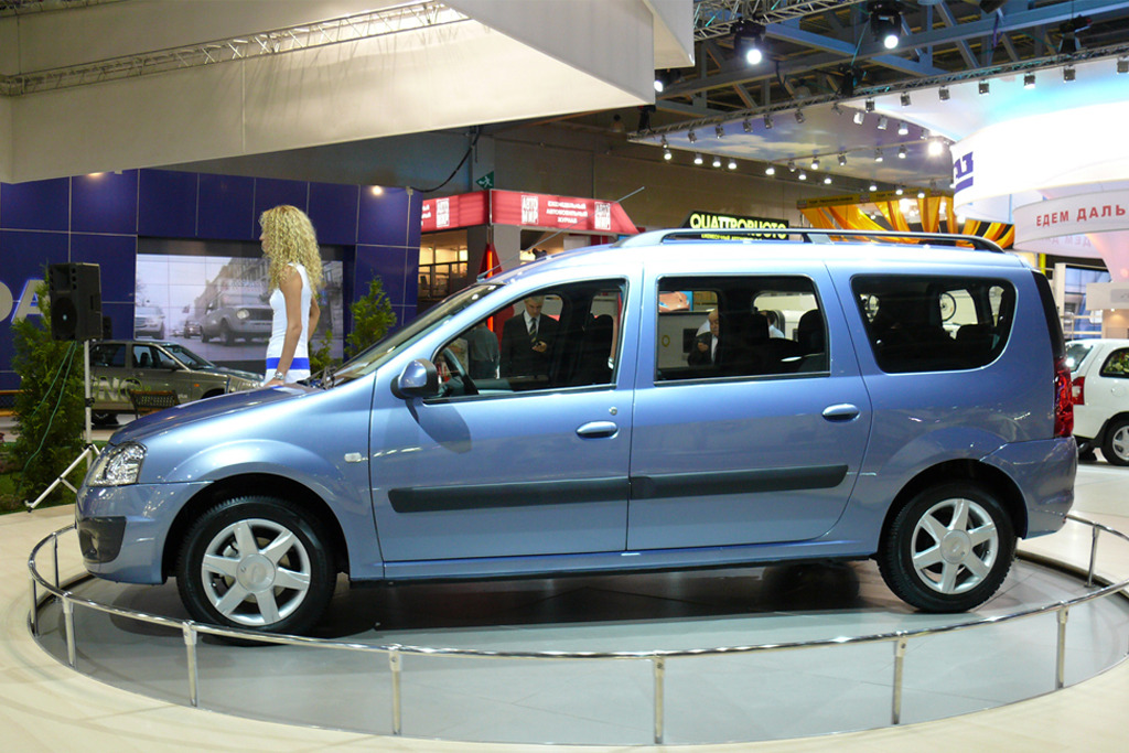 Універсал підвищеної місткості Lada Largus, який «АвтоВАЗ» буде випускати на платформі Renault - Nissan, отримає три модифікації: 5 і 7-місний пасажирський універсал і вантажний двомісний фургон