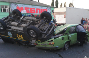 4 вересня 2013, 16:44 Переглядів:   Автомобіль міліції впав на дах Лади