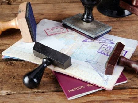 міграційна картка з реєстрацією;   копія паспорта;   довідка з місця працевлаштування;   довідка про сплату податкових зборів